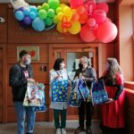 Po povod purvi uni fondaciq Zlatno kliuche poseti decata ot bolnica Isul i razdade podaruci (3)