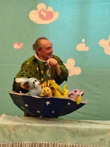 Сцени от спектакъла Мечо Пух (7)